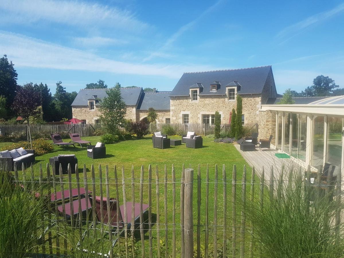 Les Gites Du Haut Pin Calorguen Esterno foto